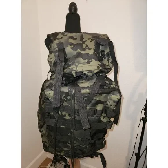 New! 70L Camouflage Hiking Backpack - Picture 2 of 8